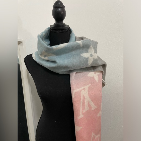 LV Reykjavik Gradient 100% cashmere Scarf - Picture 3 of 7